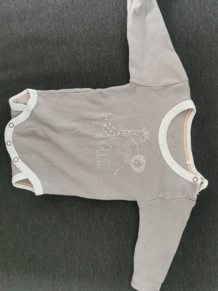 Lots de 5 bodys multimarques de taille 1 mois - photo numéro 6