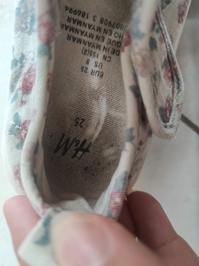 Ballerines/Sandales fille H&M taille 25 (78) - photo numéro 3