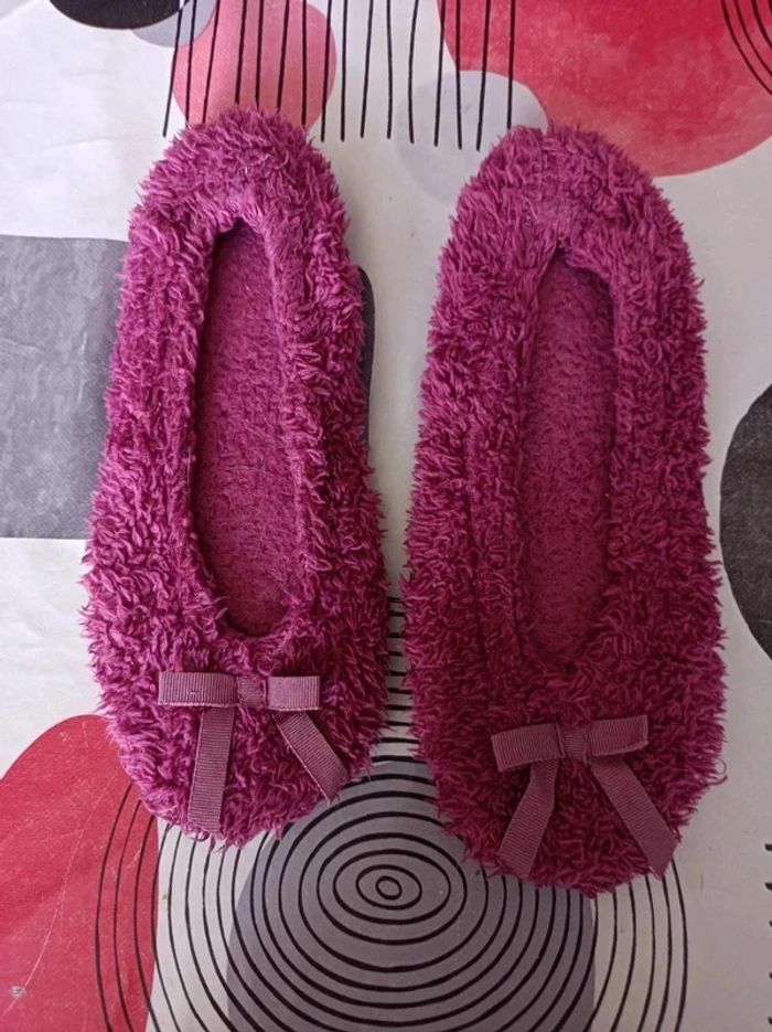 Chaussons femme pointure 37 en très bon état