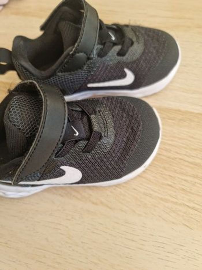 😍🤩😍👌Superbes Baskets nike mixte pointure 21 (mises 1 fois) 👌🤩😍 - photo numéro 6
