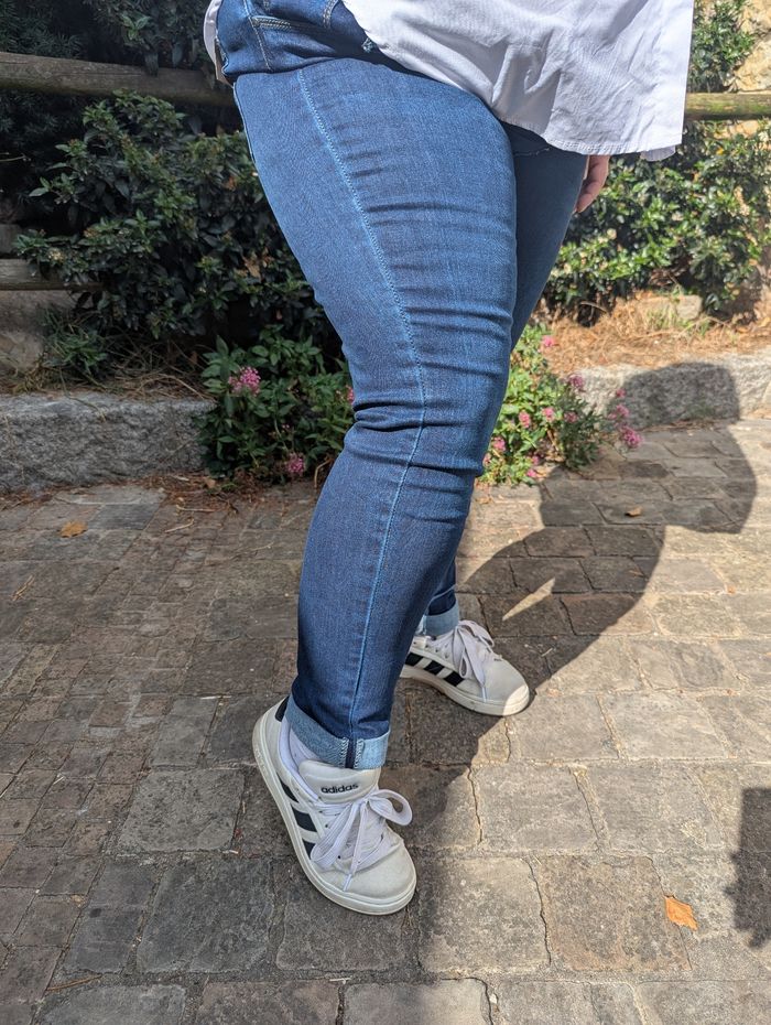 Jean stretch Andorre bleu foncé
Taille 46 - photo numéro 2