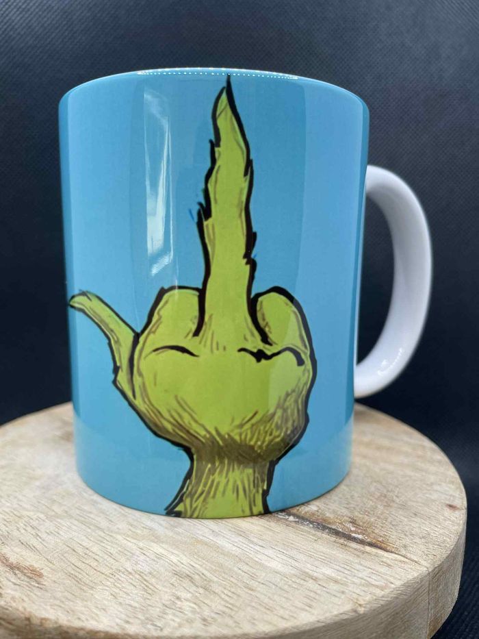 💚Mug Le Grinch – Ajoute une touche d’humour grincheux à ton hiver - photo numéro 2