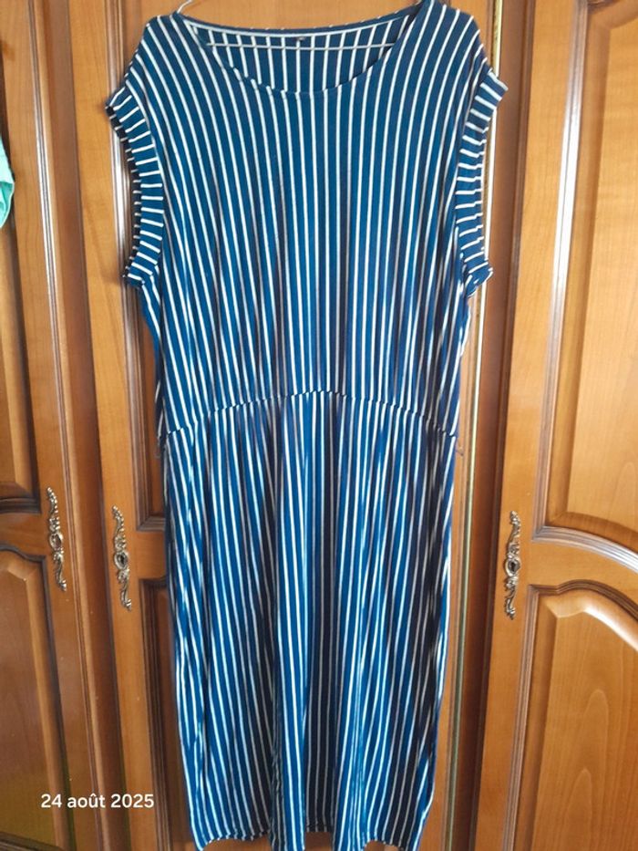 Robe ongue à rayures