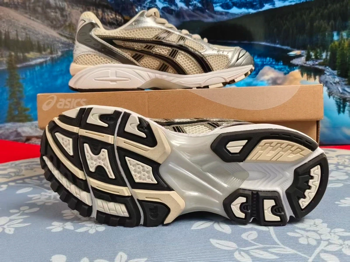 ASICS Gel-Kayano 14  Crème Noire  40.5 - photo numéro 3