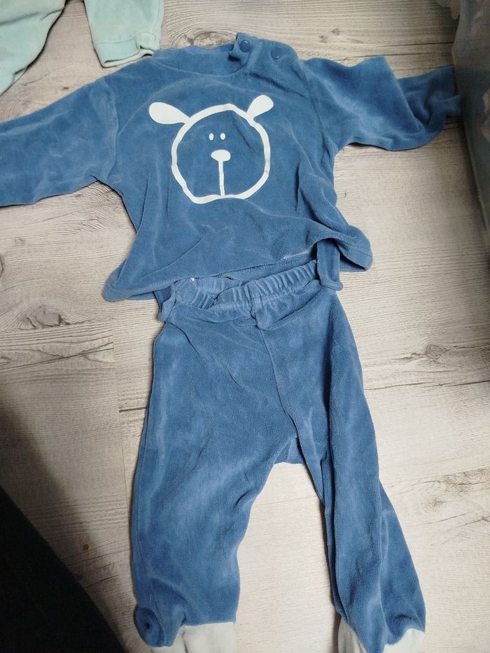 Lot de pyjamas taille 6 mois - photo numéro 2