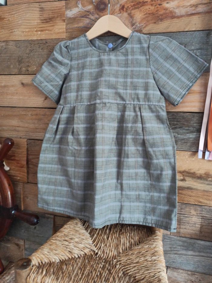 Robe fait main 3 ans tbe - photo numéro 2