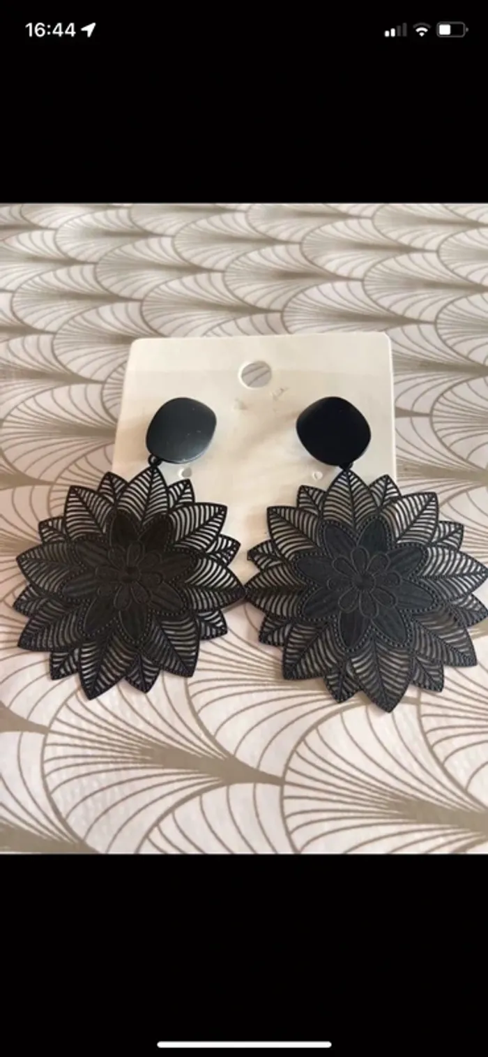 Boucles d’oreilles noir - photo numéro 2