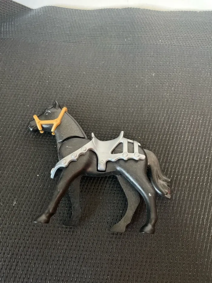 Playmobil figurine cheval noir avec parure chevalier moyen âge médiéval - photo numéro 3
