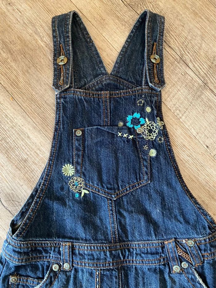 Superbe petite robe en jean à bretelles 8 ans vynil fraise - photo numéro 2