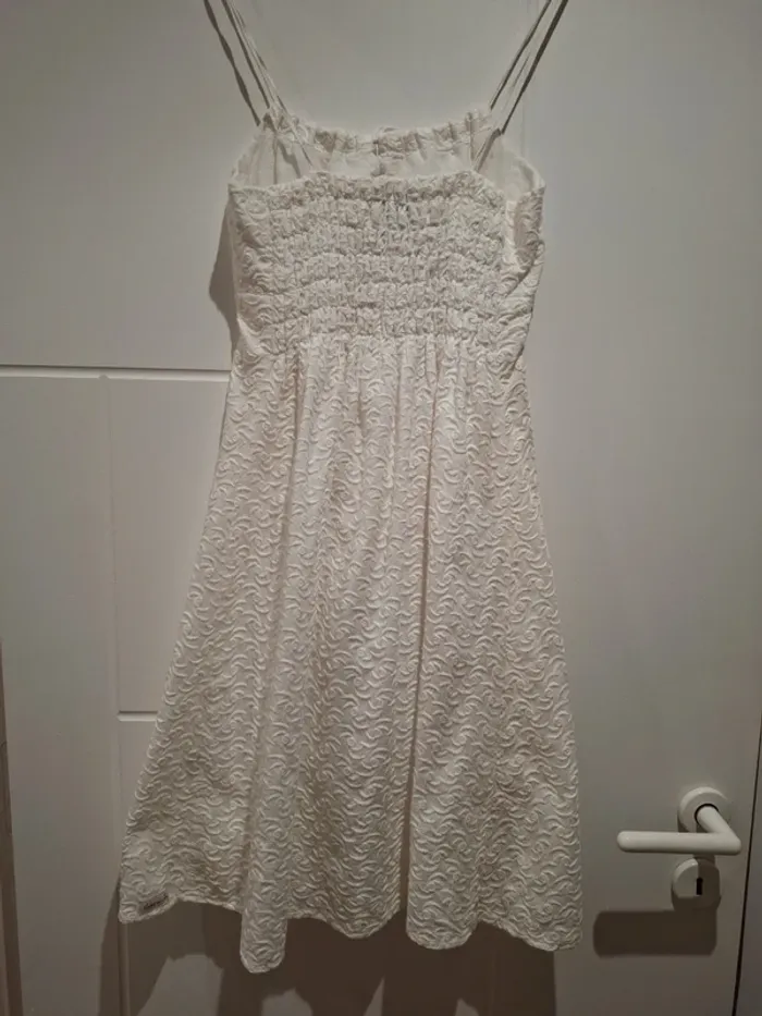 Jolie robe blanche brodée 36 Très bon état - photo numéro 7