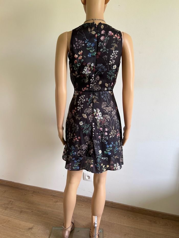 Robe noire et fleurie sans manches Morgan taille 36 TBE - photo numéro 6