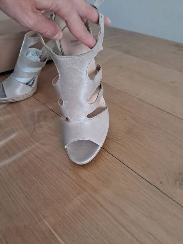 Sandales a talons BATA neuves - photo numéro 2