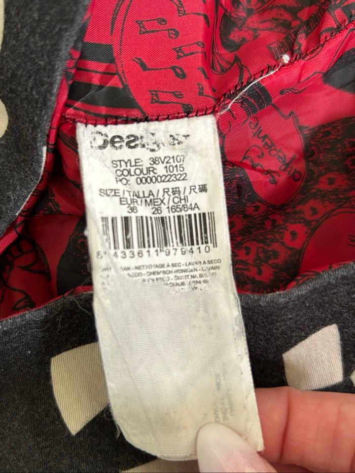 Robe noire et imprimée sans manches Desigual taille 36 bon état - photo numéro 10
