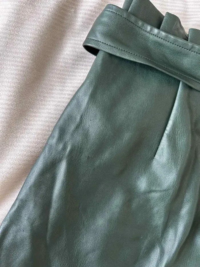 Mini-jupe similicuir vert foncé Zara – Taille M - photo numéro 4