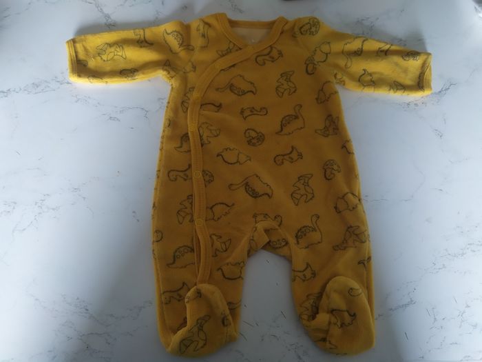 Pyjamas 1 mois - photo numéro 1