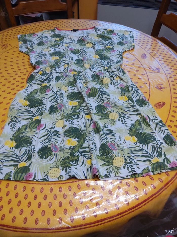 Robe fleurie , raille 44/46