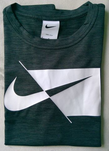 Tee Shirt NIKE 10 / 12 ans 