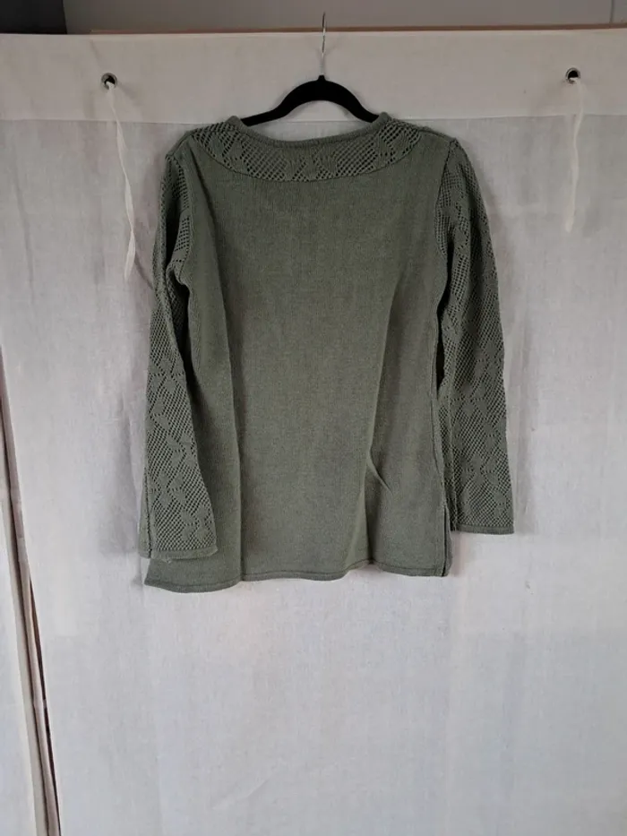 Joli pull d'été original avec ses manches larges et ouvertes en bas - photo numéro 3