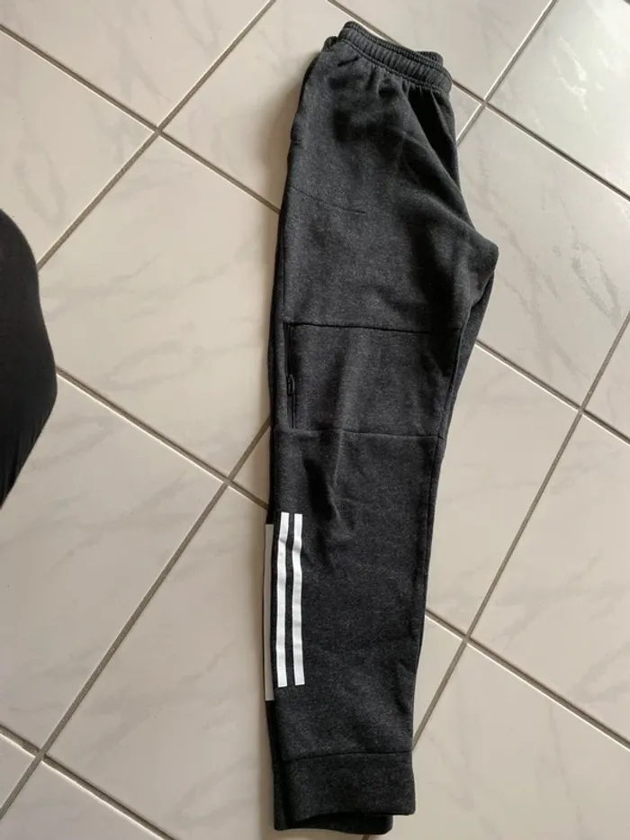 Adidas Jogger 13/14 ans (XS/S homme) Style clean, confort max, état NEUF - photo numéro 2