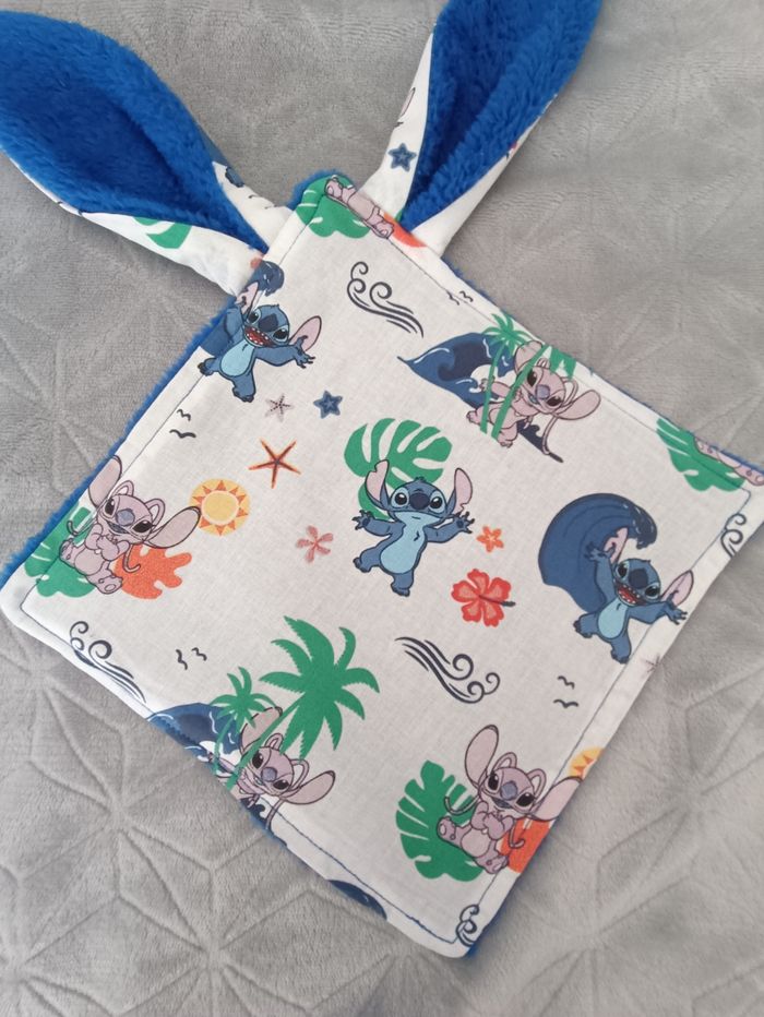 Doudou plat « imprimé Disney : Stitch » - photo numéro 3