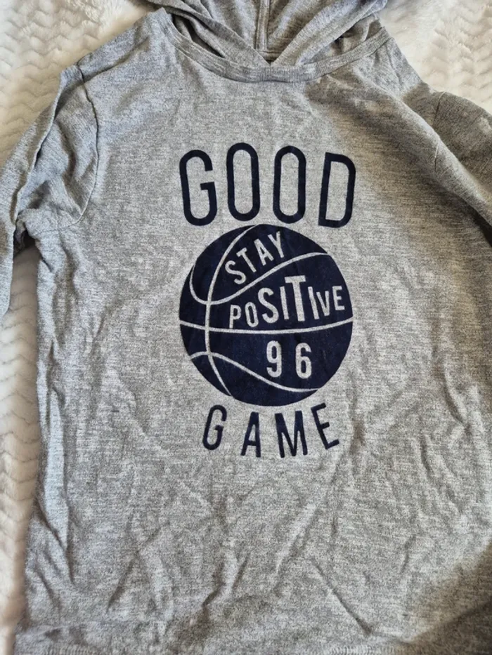 Sweat léger a capuche 10 ans - photo numéro 2