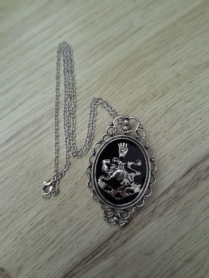 Collier porté par Rosalie dans la Saga Twilight