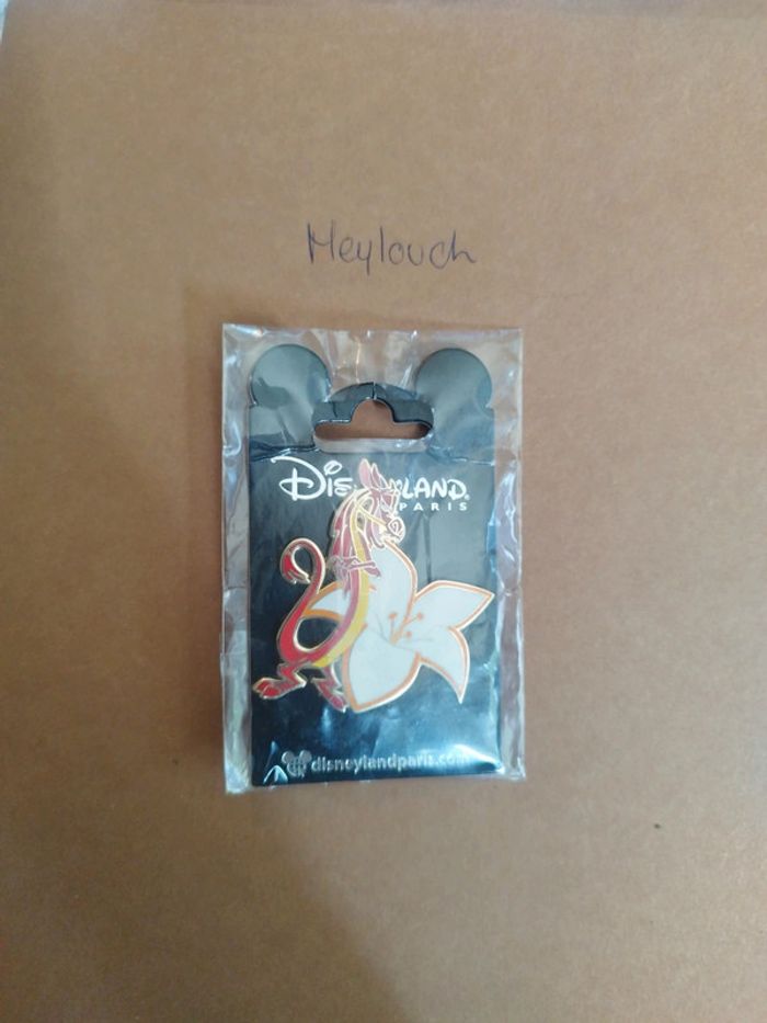 Pin Mushu Lotus
