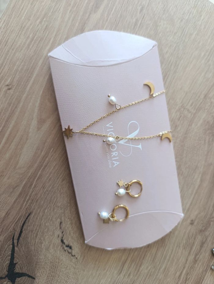 Collier et boucles d'oreille