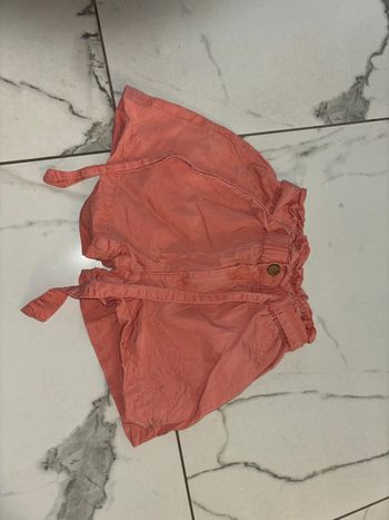 Short fille taille 10 ans en tres bon état