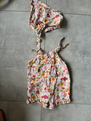 Barboteuse avec foulard bébé fille
