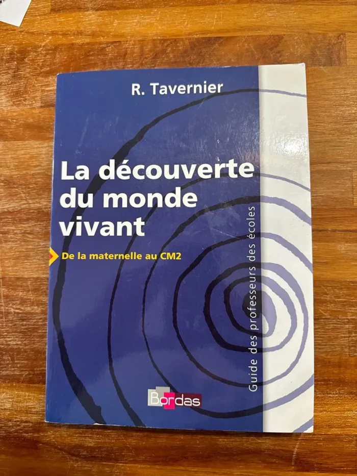 Livre la découverte du monde vivant