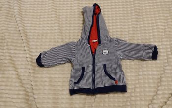 Gilet à capuche 
