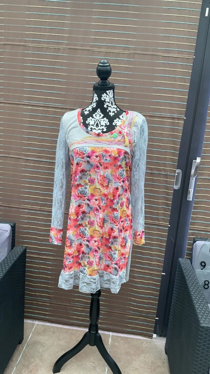 Robe grise et fleurs rouges XXL Neuve (n°14)