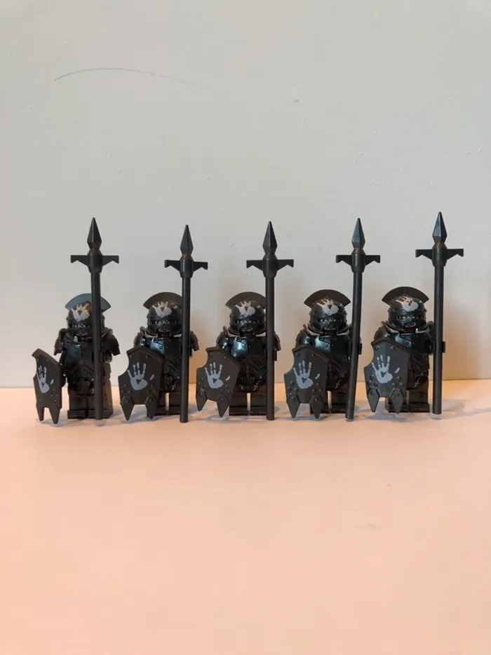 Figurine type lego 5 Orcs lanciers. le seigneur des anneaux
