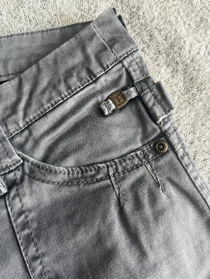 Pantalon gris multi-poches Timezone T29/32 – style utilitaire, détails mode, confortable et robuste - photo numéro 3