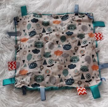 Doudou carré plat  bleu turquoise - Motifs et étiquettes