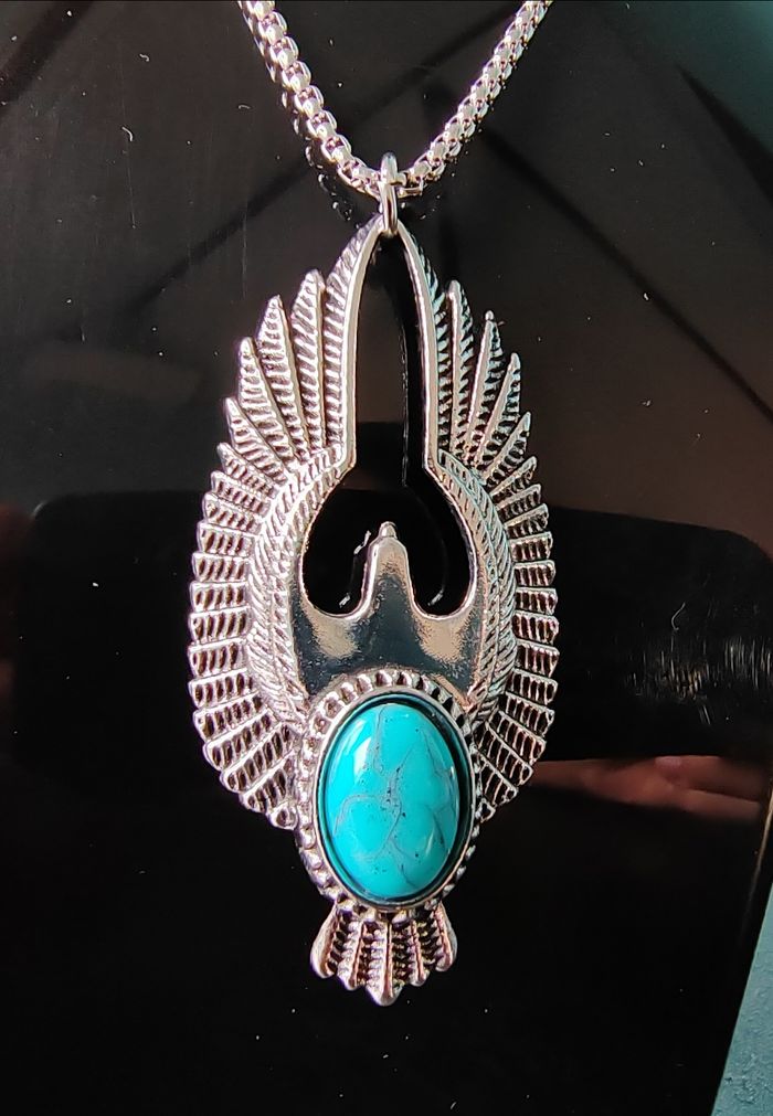 Collier avec pendentif aigle - photo numéro 2