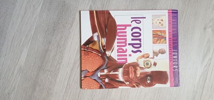 Livre "L'atlas des juniors" sur le corps humain