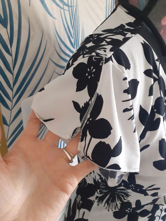 Tee-shirt fleuris noir blanc S - photo numéro 2