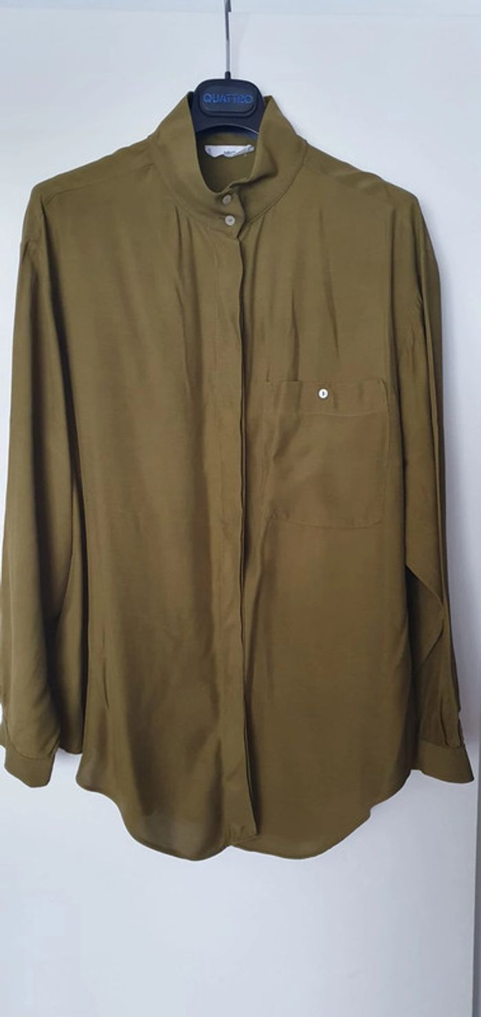 Mango - chemisier kaki col mao