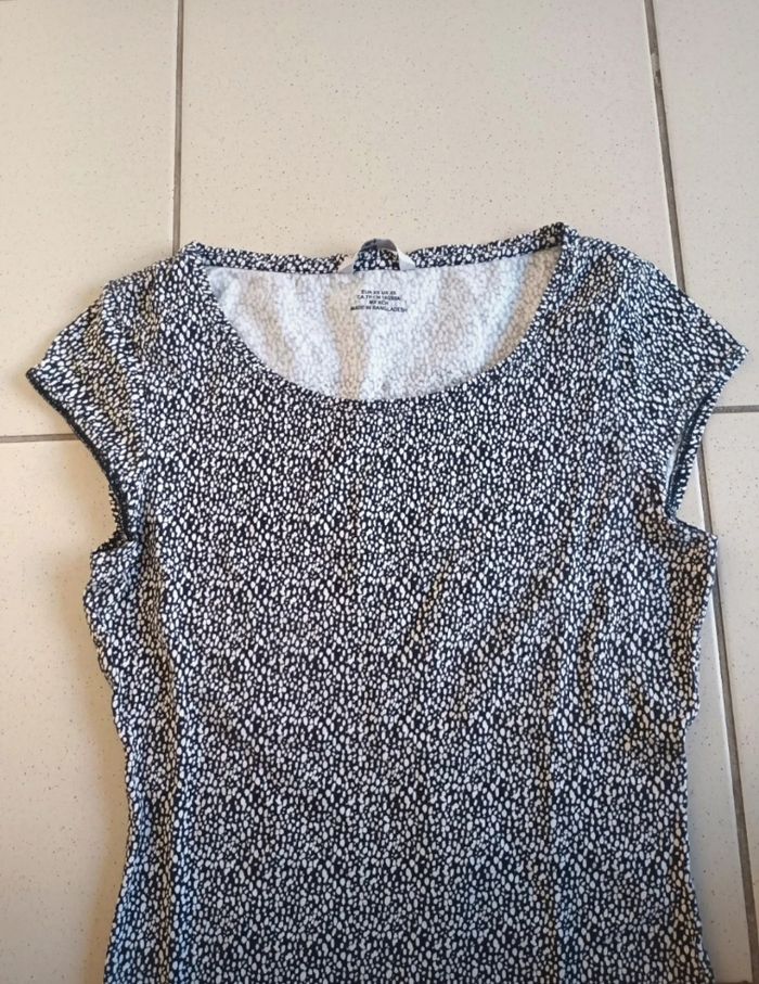 T-shirt H&M taille XS - photo numéro 2