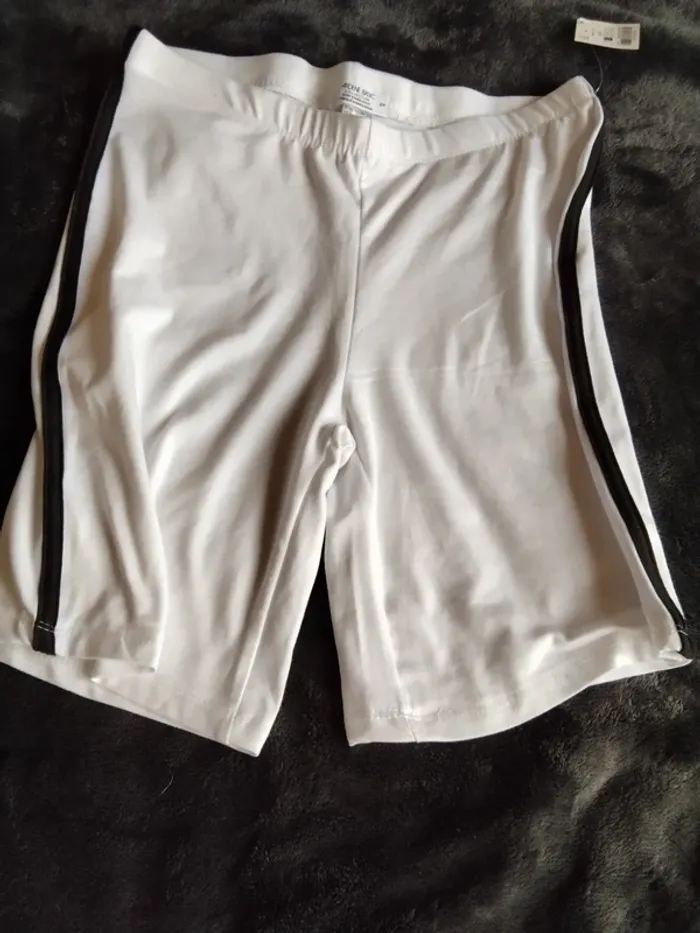 Bermuda sport. Marque Ardene basic (A203)