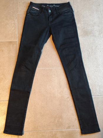 Jean Dn.Sixty seven taille 25 parfait état