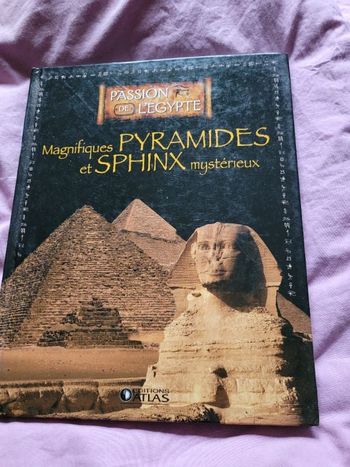 Magnifiques pyramides et sphinx mysterieux