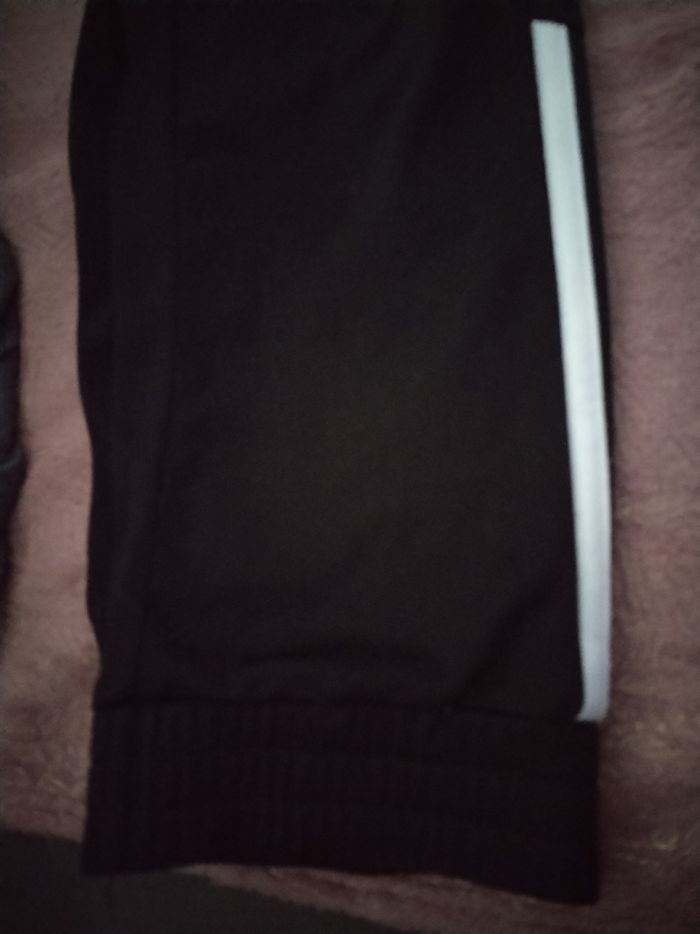 Jooging "Adidas" 7/8 ans neuf - photo numéro 4