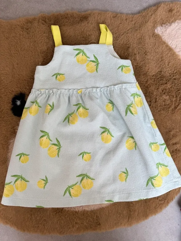 Robe motif citron taille 3 ans très bon état