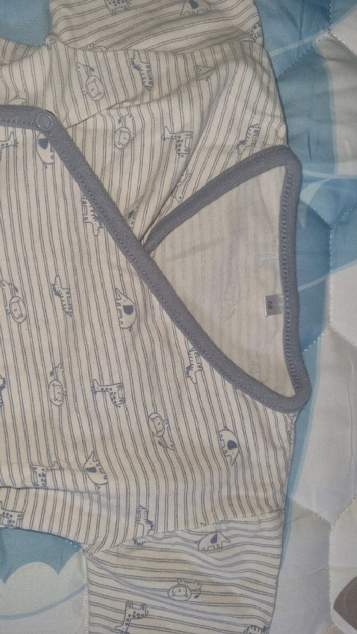 Tee-shirt manche longue 6 mois 68 cm en très bon état - photo numéro 3