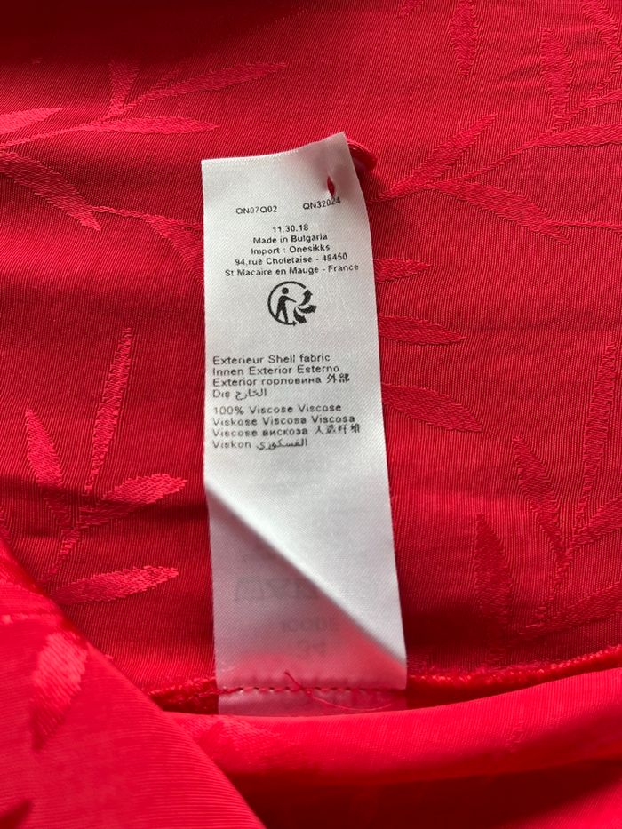 Combinaison rouge ouverte en bas du dos I. Code 34 - photo numéro 6