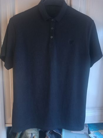 Polo noir avec cœur