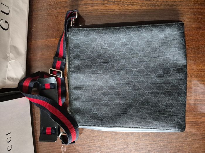 Sacoche GUCCI supreme GG - photo numéro 3